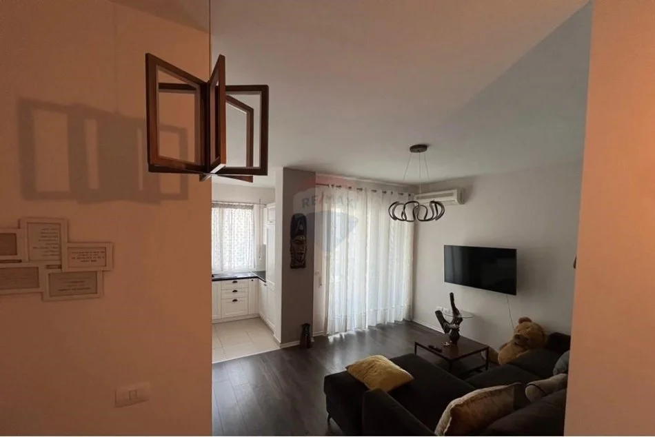 Tirane, jepet me qera apartament 2+1 Kati 8, 98 m² 700 € (Apartament 2+1 me qira tek Kopshti Zoologjik!)
