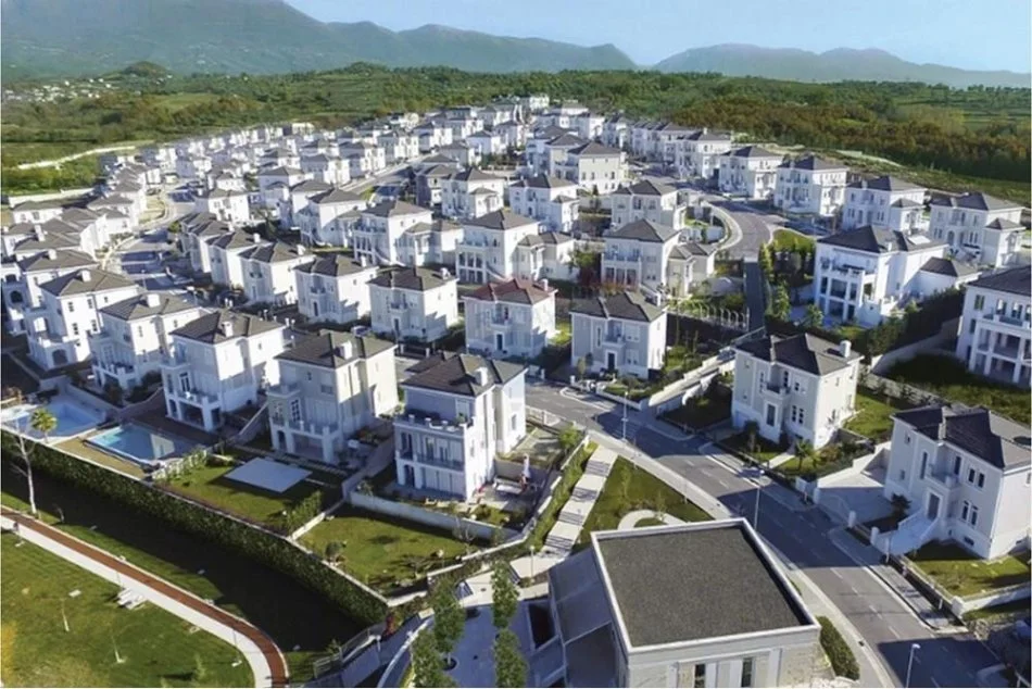 Tirane, shitet Vile 2 Katshe , 340 m² 2.100.000 € (Teg)