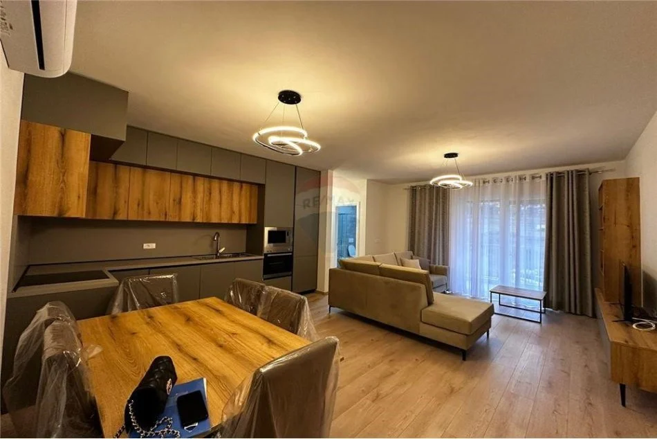 Tirane, jepet me qera apartament 2+1 , 110 m² 900 € (Jepet apartament 2+1+2 me qira tek Liqeni i Thate)