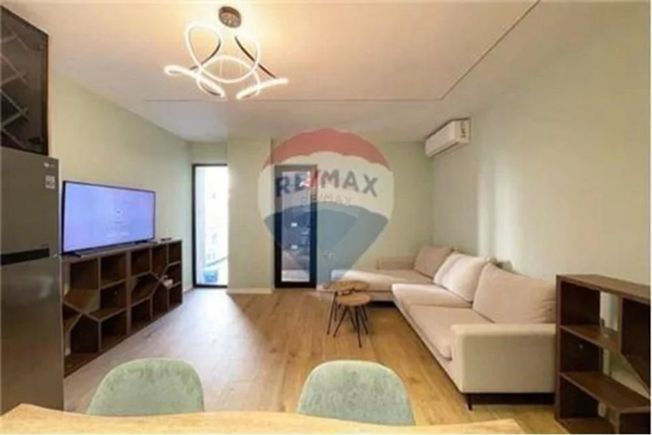 Tirane, jepet me qera apartament 2+1 Kati 3, 116 m² 700 € (Apartament 2+1+2 me qera prane Kompleksit Star)