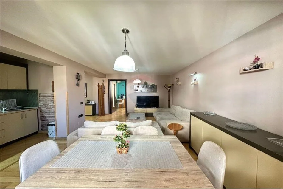 Tirane, jepet me qera apartament 3+1 , 105 m² 700 € (Apartament 3+1+2 tek Mine Peza!)