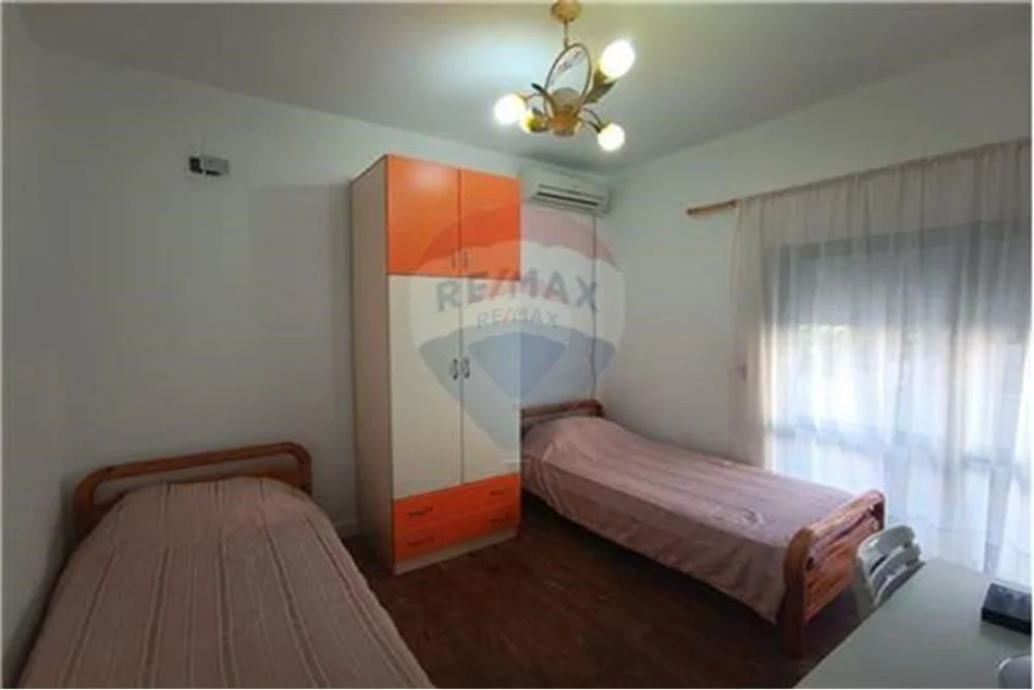 Tirane, jepet me qera apartament 2+1 Kati 2, 101 m² 600 € (Apartament 2+1+2 me qera tek Mine Peza)