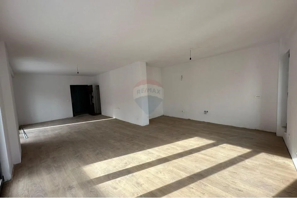 Tirane, shitet apartament 3+1 Kati 5, 149 m² 276.316 € (SHITET APARTAMENT 3+1+2 TE KODRA E DIELLIT)