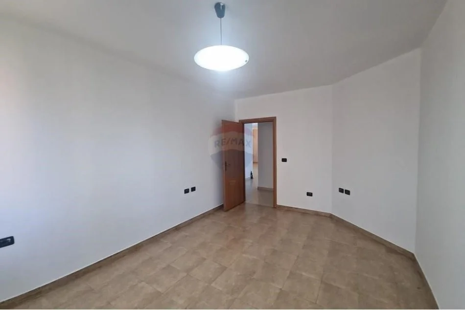 Tirane, shitet apartament 2+1 Kati 4, 150 m² 272.000 € (APARTAMENT 2+1+2 PER SHITJE TE MARTENITETI TE RI)