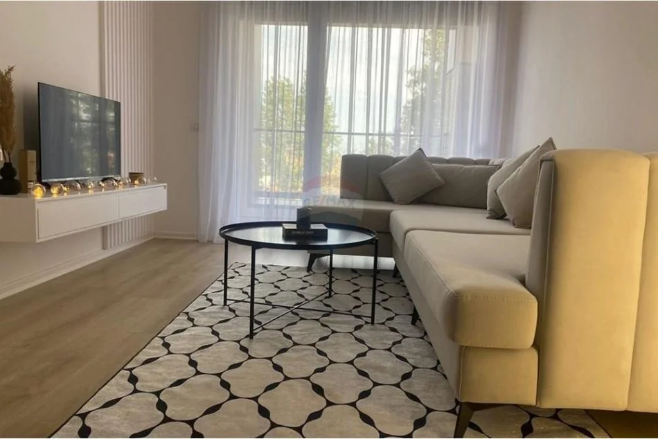 Tirane, jepet me qera apartament 1+1+Ballkon Kati 5, 60 m² 550 € (Kompleksi Kontakt)