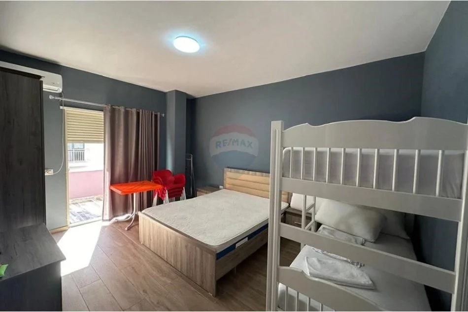 Durres, shitet apartament 4+1 Kati 3, 170 m² (SHITEN DY APARTAMENTE NE DURRES)