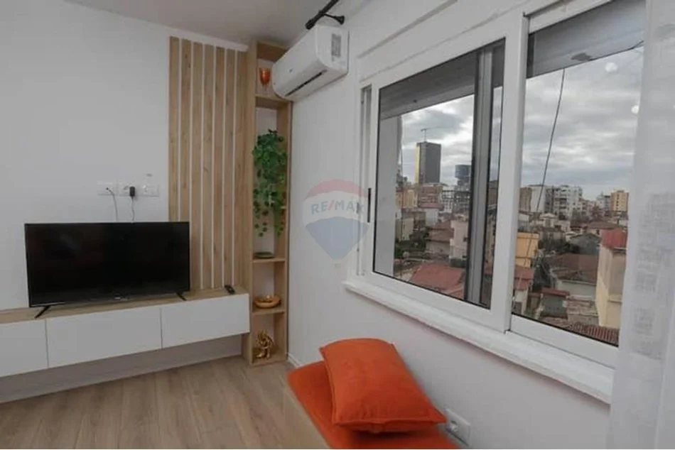 jepet me qera apartament 1+1 Kati 5, 60 m² 600 € (Rruga e Dibrës - Selvia)