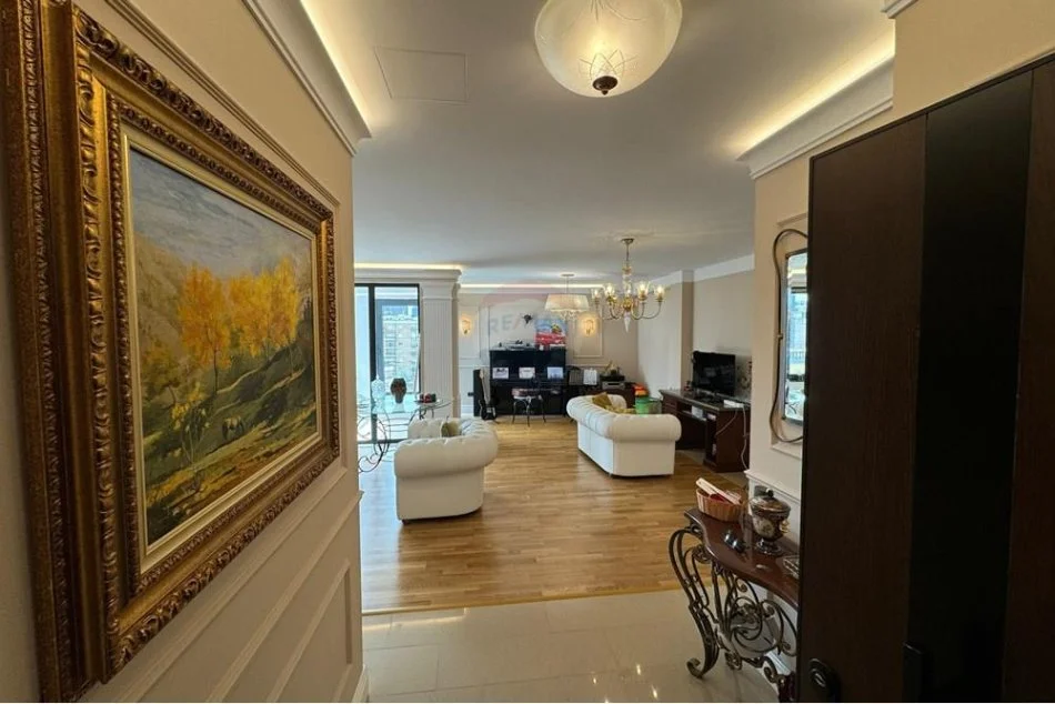 Tirane, shitet apartament 4+1 Kati 7, 266 m² 750.000 € (Rruga e Dibrës - Selvia)