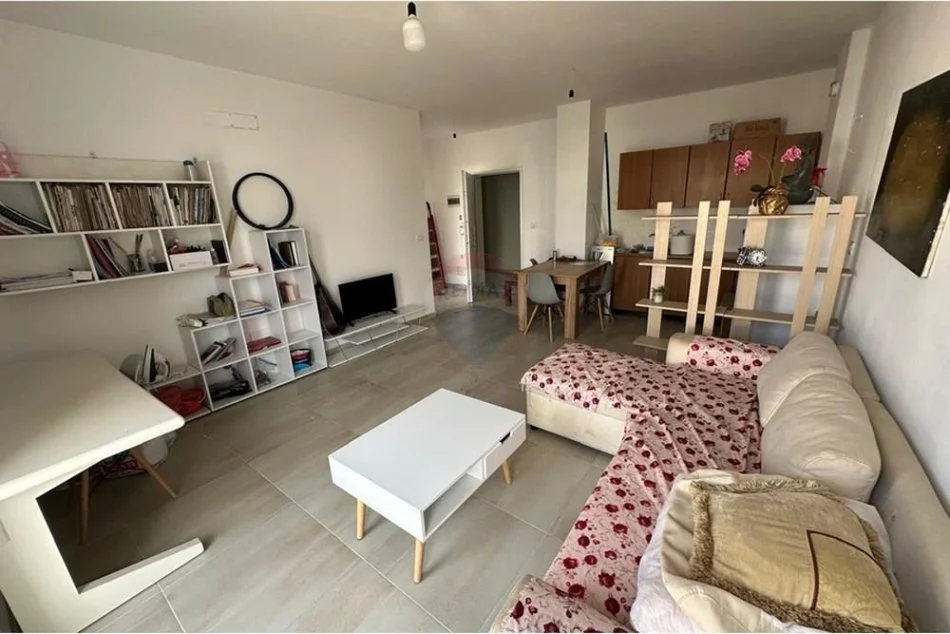 Tirane, shitet apartament 1+1+Aneks+Ballkon Kati 3, 68 m² 82.000 € (Ali Demi)