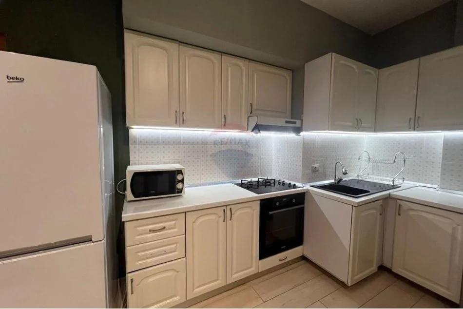 Tirane, jepet me qera apartament 2+1 Kati 2, 110 m² 750 € (Rruga e Elbasanit)