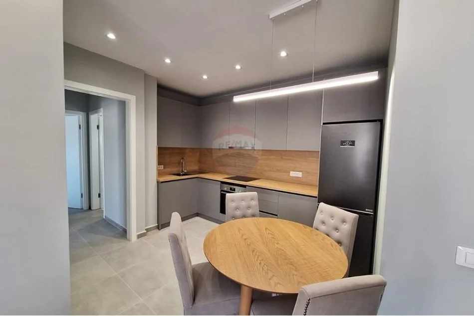 Tirane, jepet me qera apartament 2+1 Kati 5, 110 m² 750 € (Stacioni i Trenit)