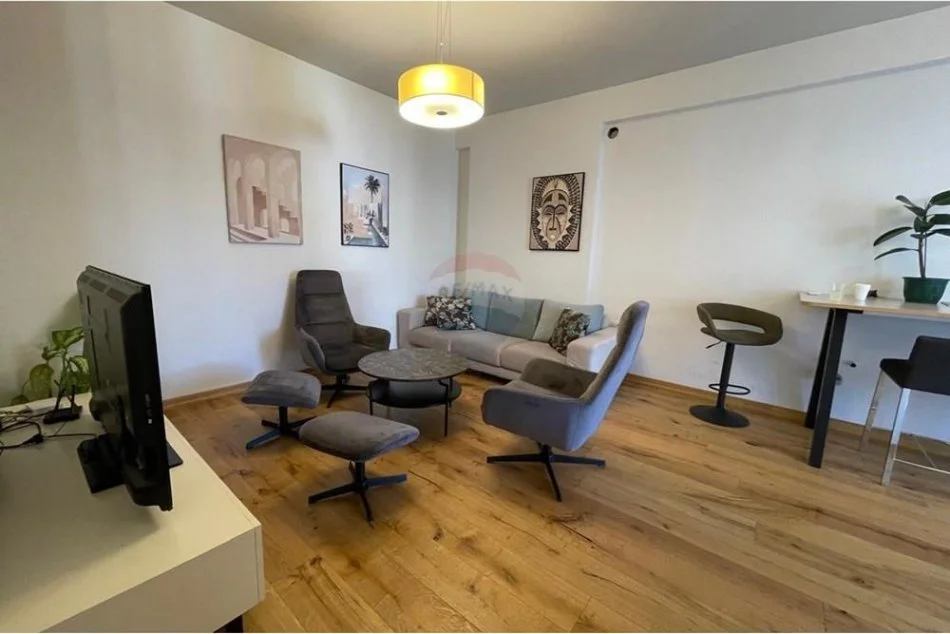 Tirane, jepet me qera zyre , 60 m² 850 € (Sheshi Wilson)