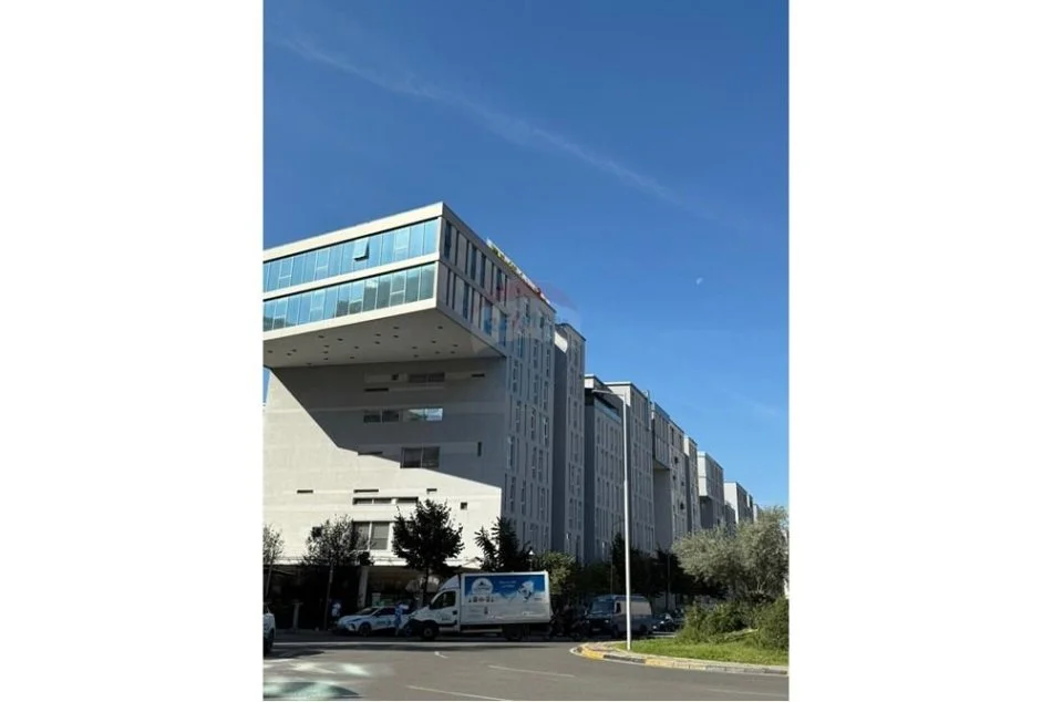 Tirane, shitet apartament 1+1+Aneks+Ballkon Kati 10, 65 m² 165.000 € (komuna e parisit)