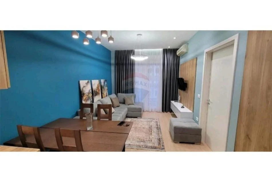 Tirane, jepet me qera apartament 1+1 Kati 8, 56 m² 550 € (21 Dhjetori - Kompleksi Kontakt)