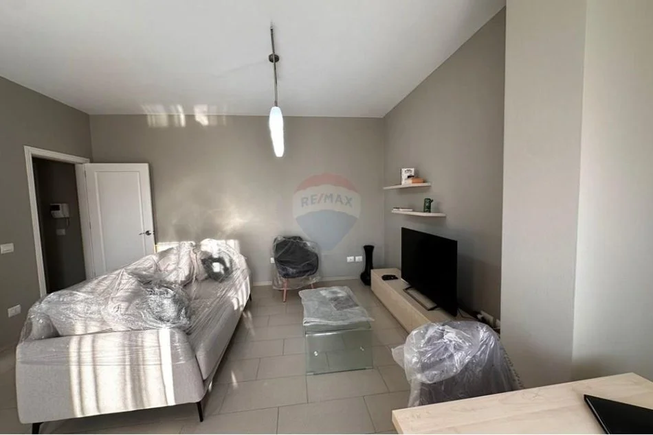 Tirane, jepet me qera apartament 1+1 Kati 5, 85 m² 800 € (Myslym Shyri,)