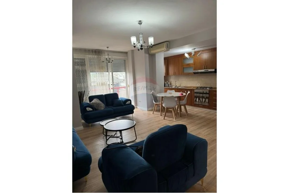 Tirane, jepet me qera apartament 2+1 , 117 m² 800 € (Liqeni i Thatë)