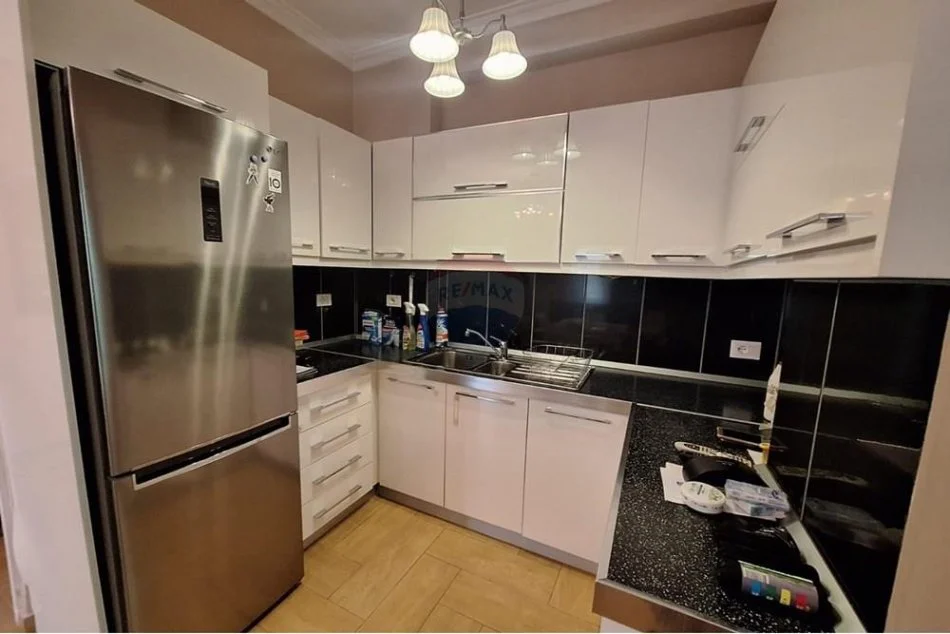 Tirane, jepet me qera apartament 2+1 , 100 m² 600 € (Jordan Misja,)