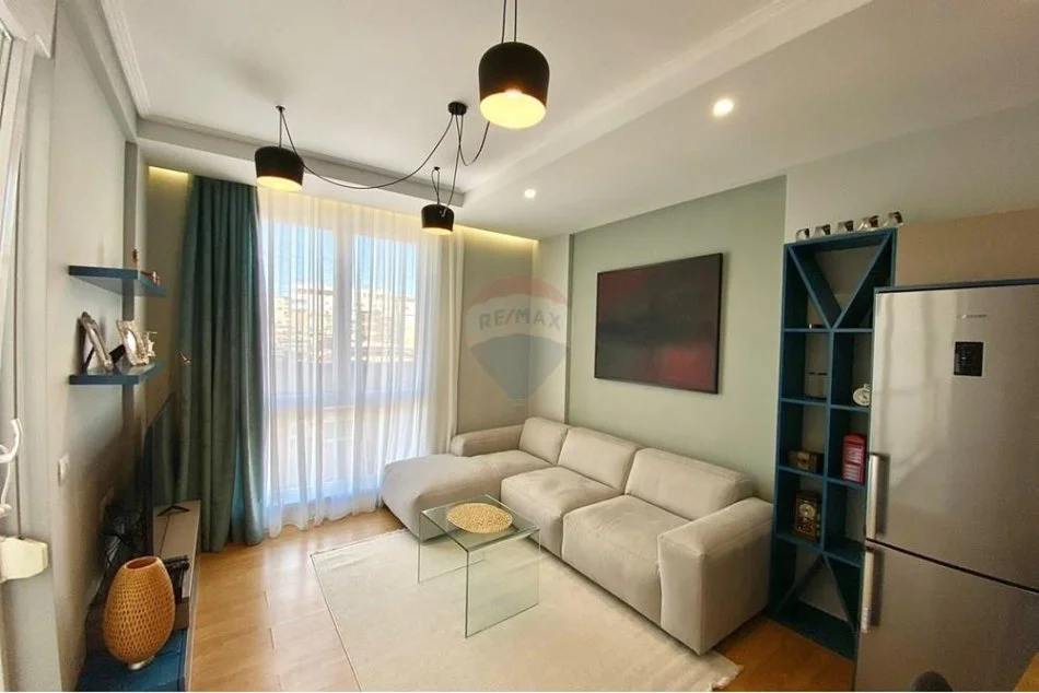 Tirane, jepet me qera apartament 1+1+Aneks+Ballkon Kati 4, 65 m² 700 € (21 Dhjetori,)