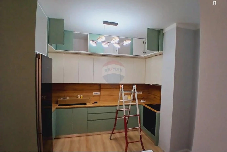 Tirane, jepet me qera apartament 2+1 Kati 4, 90 m² 650 € (Karl Gega - Treni - Bulevardi i Ri)