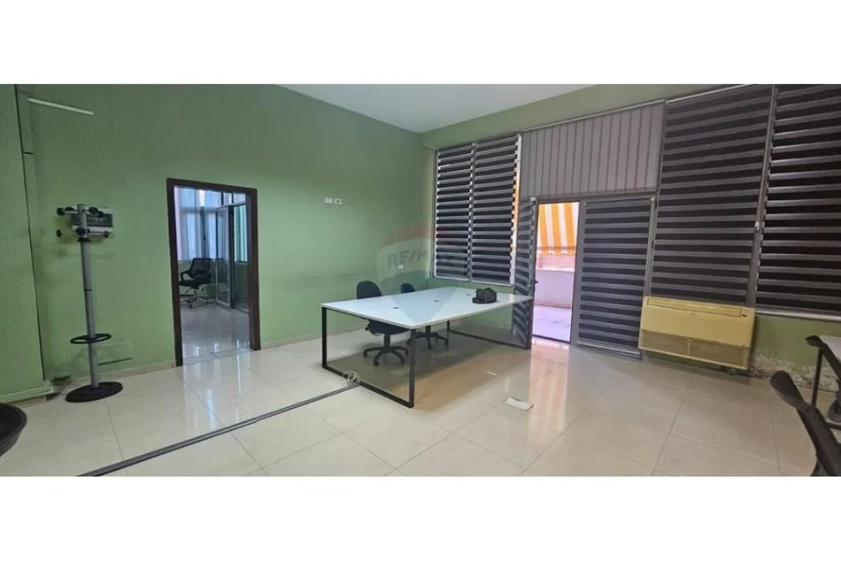 Tirane, jepet me qera zyre Kati 2, 120 m² 1.400 € (Komuna e Parisit)