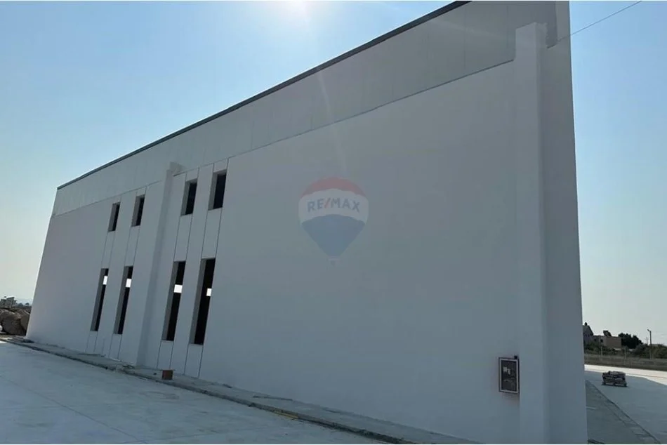 Tirane, jepet me qera ambjent biznesi Kati 0, 1.000 m² 5.000 € (Autostrada Tirane Durres)