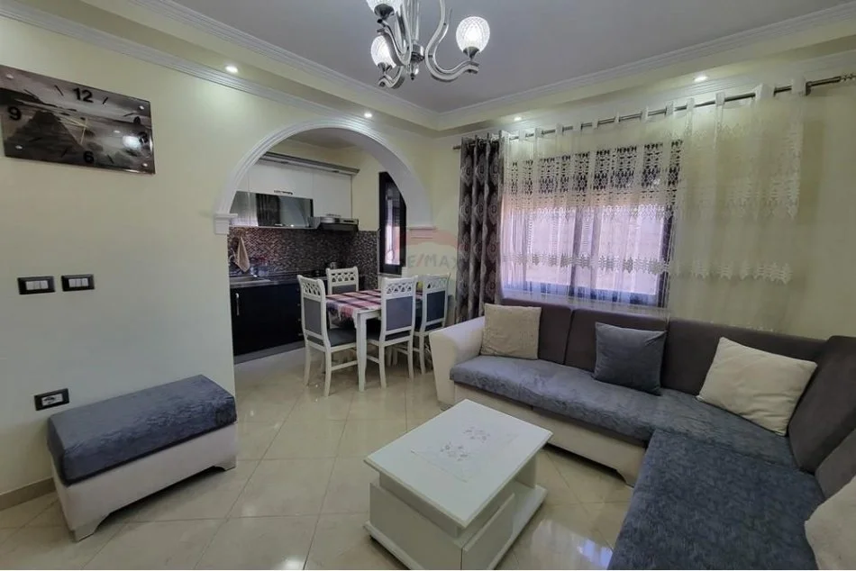 Tirane, jepet me qera apartament 2+1 Kati 4, 68 m² 600 € (Xhamlliku)