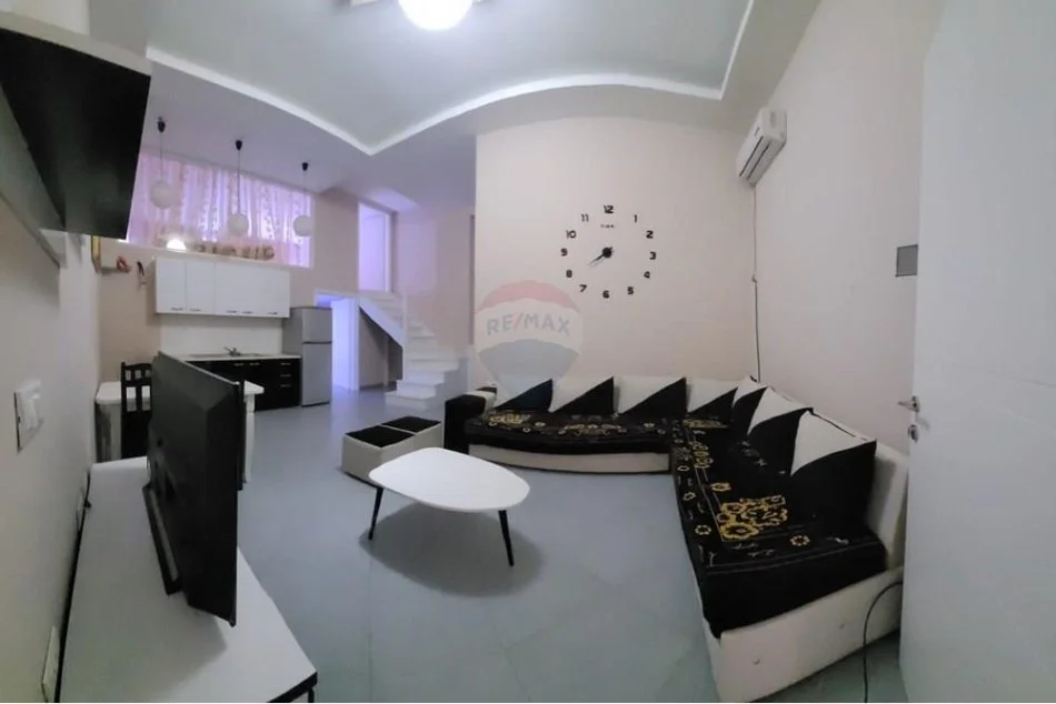 Tirane, jepet me qera apartament duplex 2+1 Kati 1, 75 m² 300 € (Fresku)