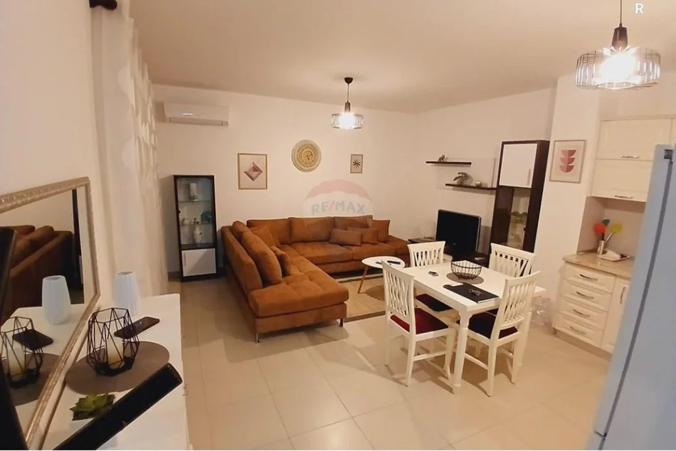 Tirane, jepet me qera apartament 1+1 Kati 7, 60 m² 600 € (Ndre Mjeda - Kompleksi Kontakt)