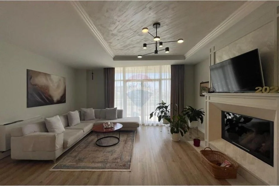 Tirane, jepet me qera 3 Katshe , 600 m² 5.000 € (Liqeni i Thate)