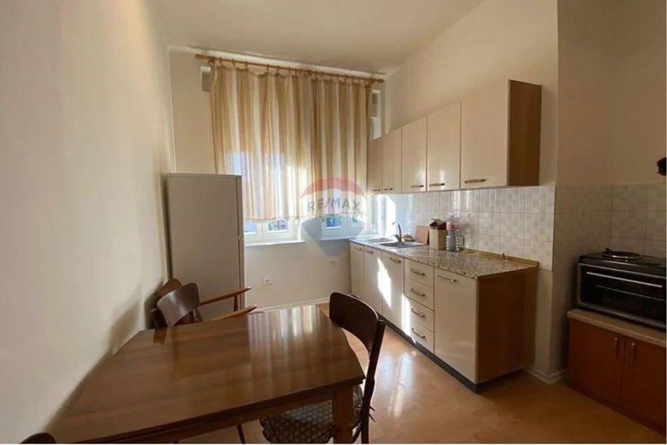 Tirane, jepet me qera apartament 1+1 Kati 2, 55 m² 550 € (Qendër)