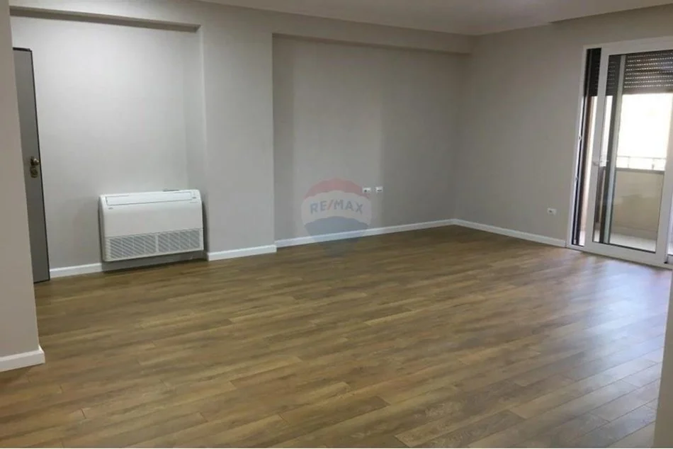Tirane, jepet me qera zyre Kati 4, 115 m² 1.000 € (Myslym Shyri)