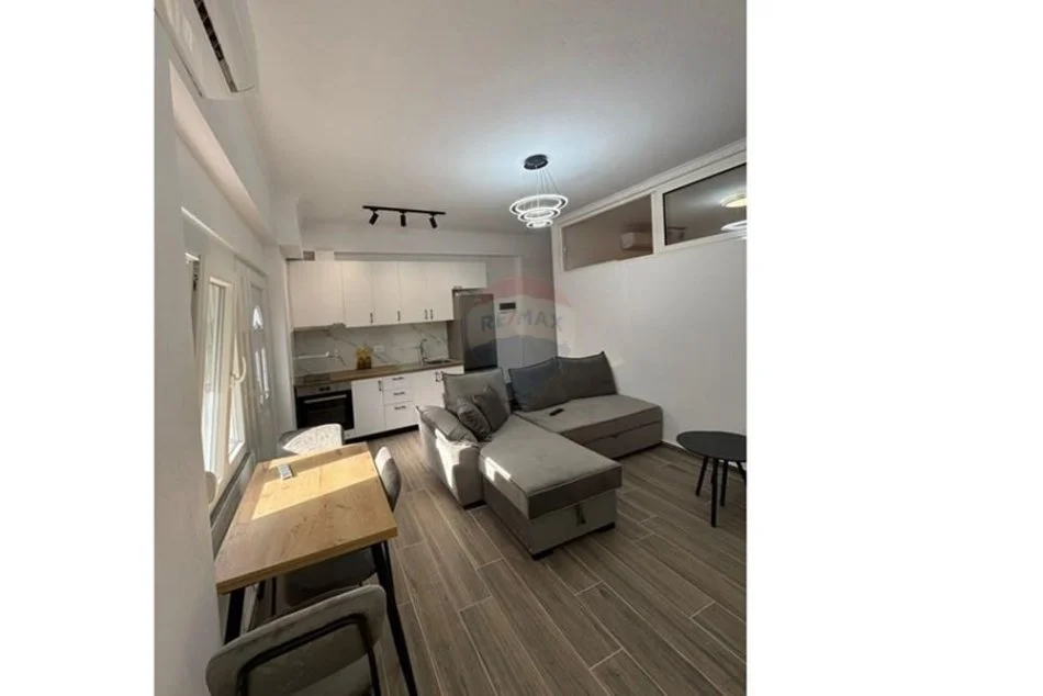 Tirane, jepet me qera apartament 2+1 , 500 € (Astir)