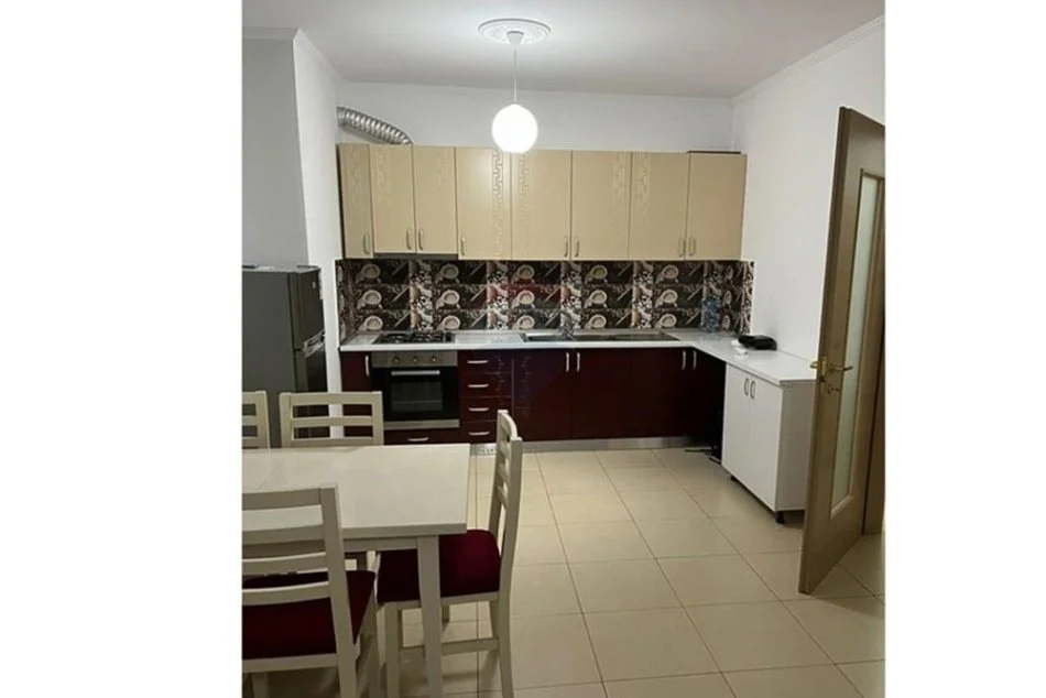 Tirane, jepet me qera apartament 1+1 , 500 € (Don Bosko)
