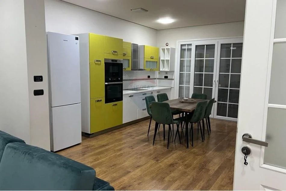 Tirane, jepet me qera Vile , 1.800 € (prane Teg)