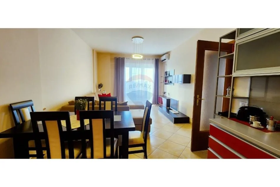 Tirane, jepet me qera apartament 1+1 , 550 € (Don Bosko)