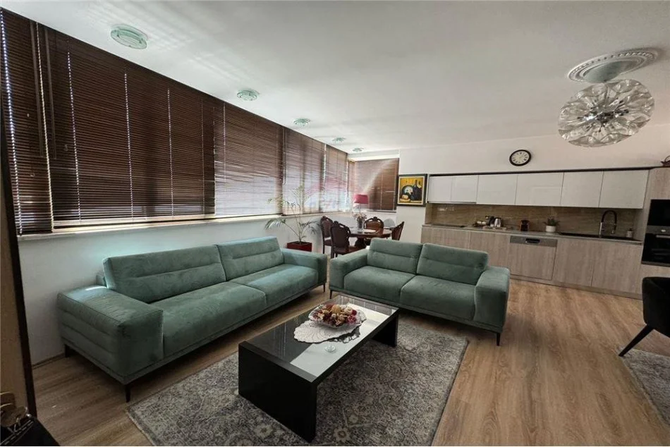 Tirane, jepet me qera apartament duplex Dublex Kati 4, 130 m² 1.200 € (Komuna e Parisit)