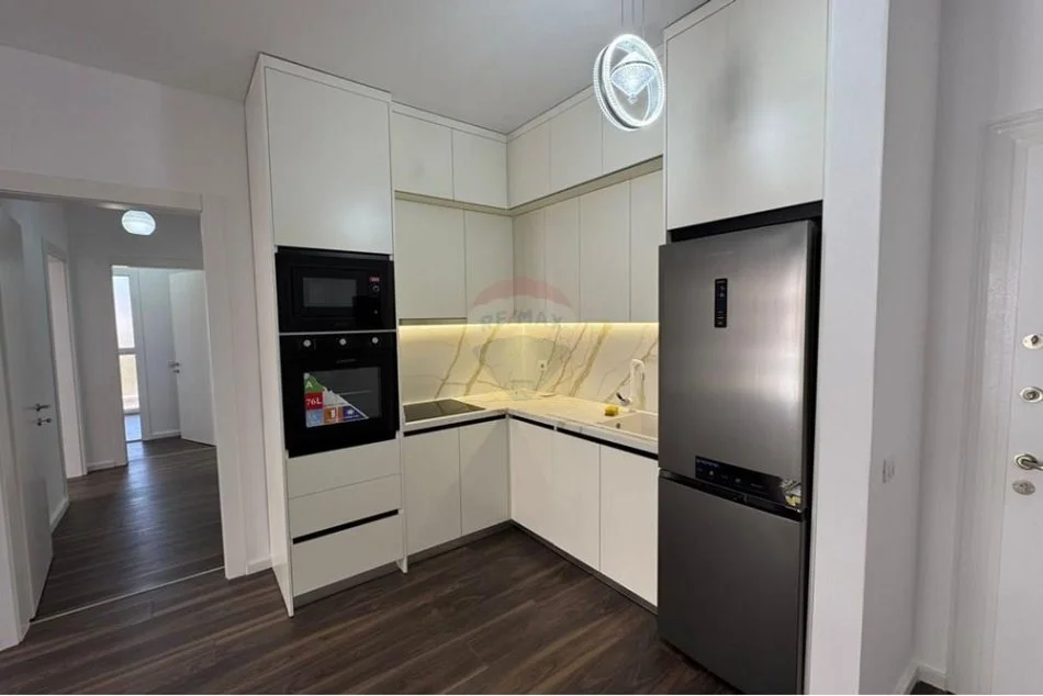 Tirane, jepet me qera apartament 2+1 , 100 m² 550 € (Fusha e Aviacioni)