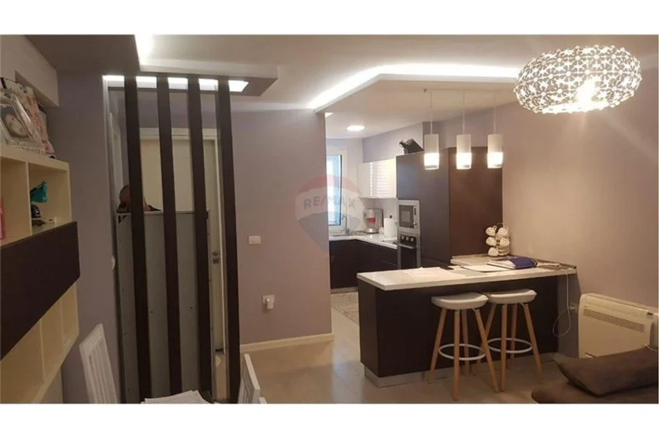 Tirane, jepet me qera apartament 1+1 , 60 m² 500 € (siri kodra)