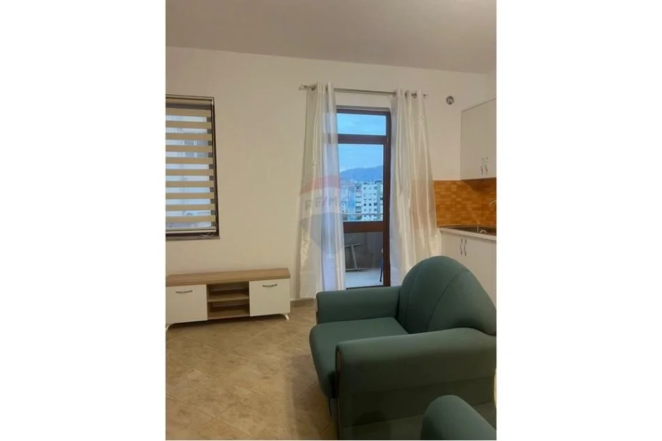 Tirane, jepet me qera apartament 2+1 Kati 7, 800 € (21 Dhjetori, Shqipëri)