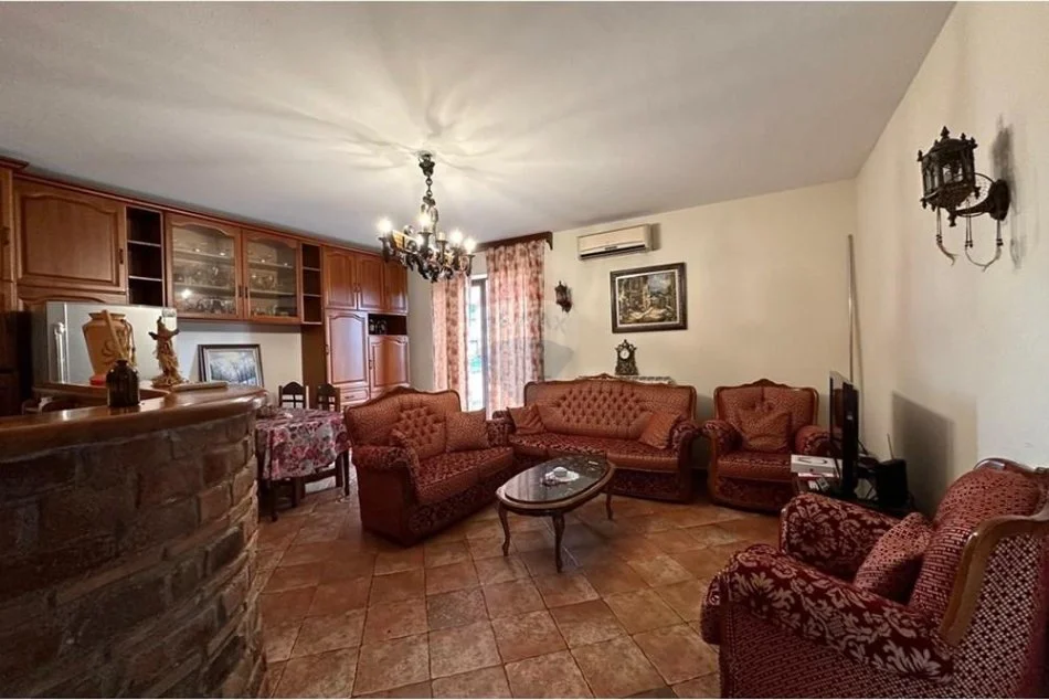 Tirane, jepet me qera apartament 2+1 , 730 € (Pazari i Ri)