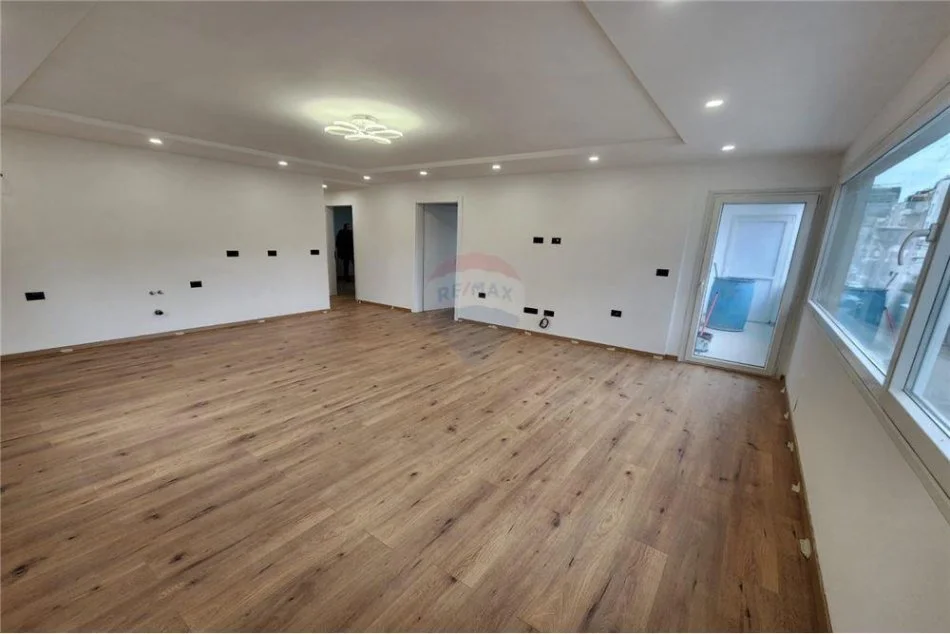 Tirane, jepet me qera apartament 3+1 Kati 2, 140 m² 850 € (Rruga Pjeter Budi)