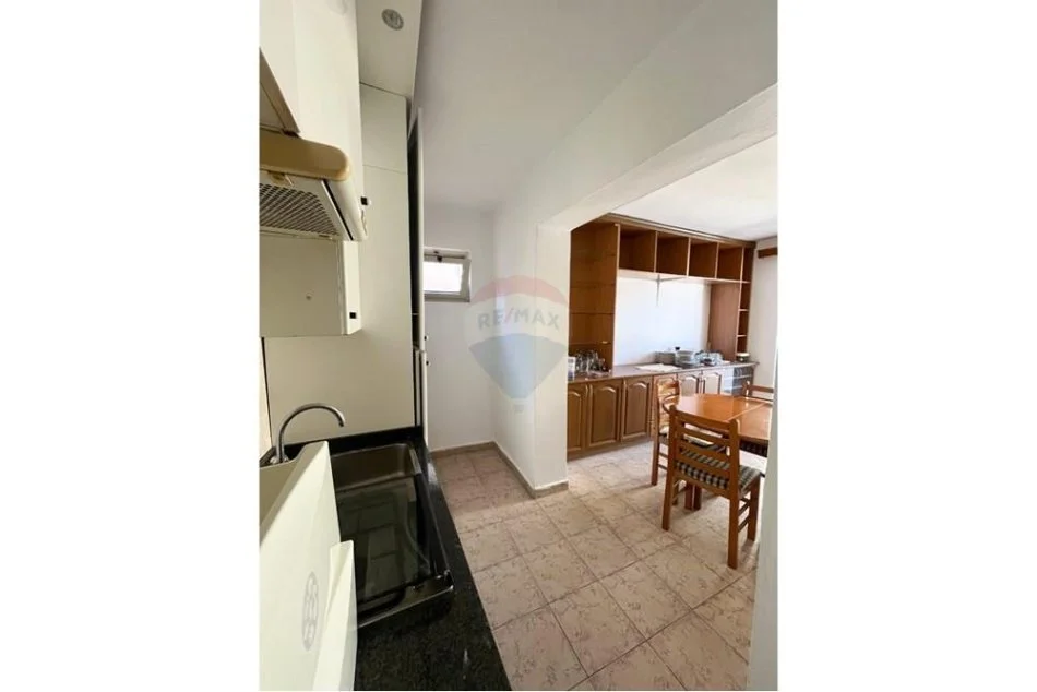 Tirane, jepet me qera apartament 3+1 Kati 5, 83 m² 4.550 € (Apartament 3+1 per qira prane Gjimnazit Partizani)
