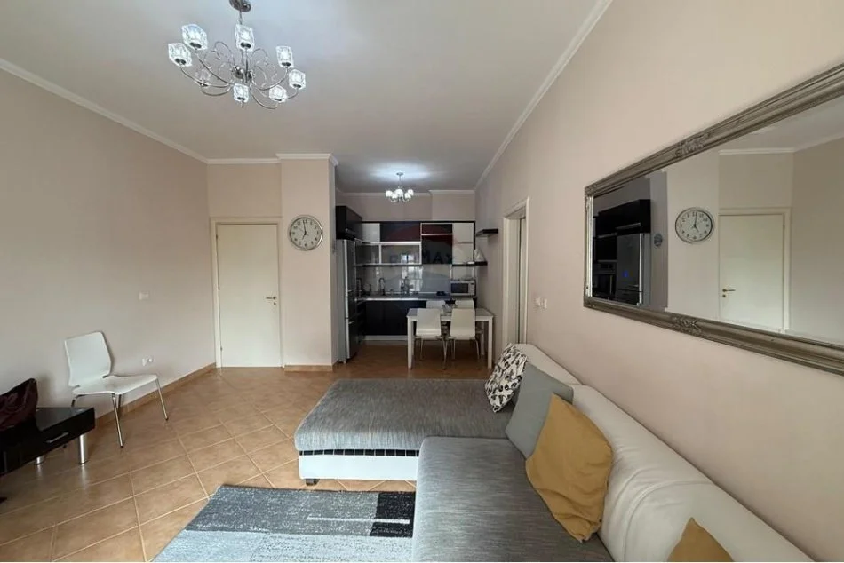 Tirane, jepet me qera apartament 1+1 Kati 2, 95 m² 550 € (Liqeni i Thatë,)