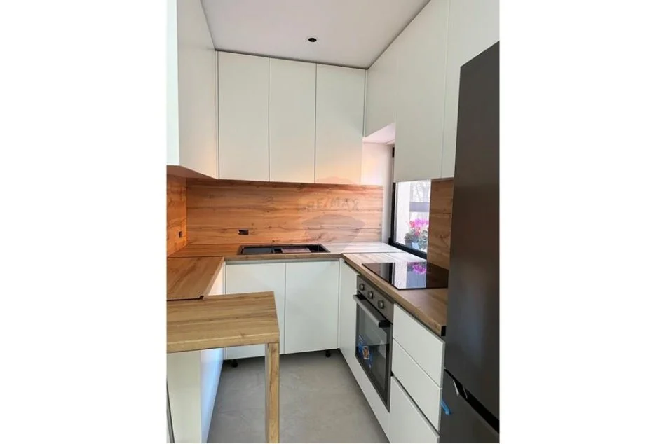 Tirane, jepet me qera apartament 1+1 , 400 € (Sauk)