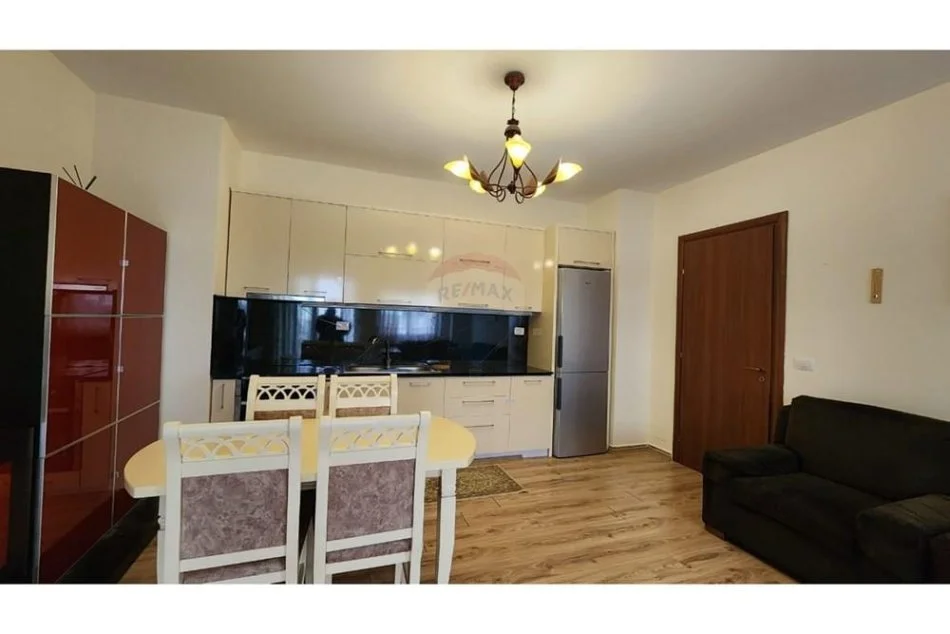 Tirane, shitet apartament 2+1 Kati 3, 120 m² 150.000 € (Rruga PETI - Liqeni i Thatë)