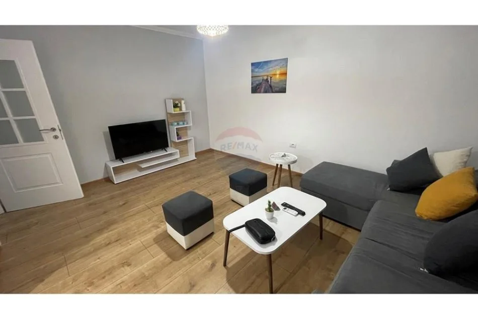 Tirane, jepet me qera apartament 1+1 Kati 2, 70 m² 600 € (21 Dhjetori)