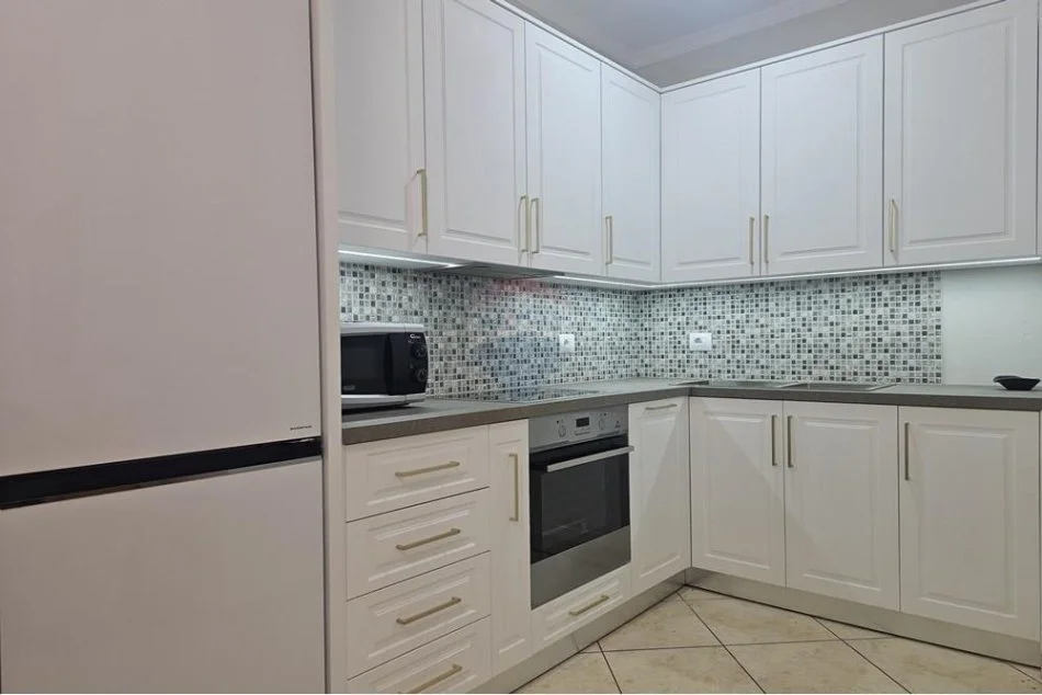 Tirane, jepet me qera 2+1 Kati 2, 100 m² 800 € (Myslym Shyri, Shqipëri)