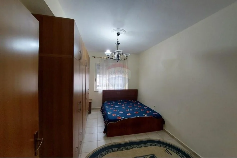 Tirane, jepet me qera apartament 2+1 , 600 € (Brryli)