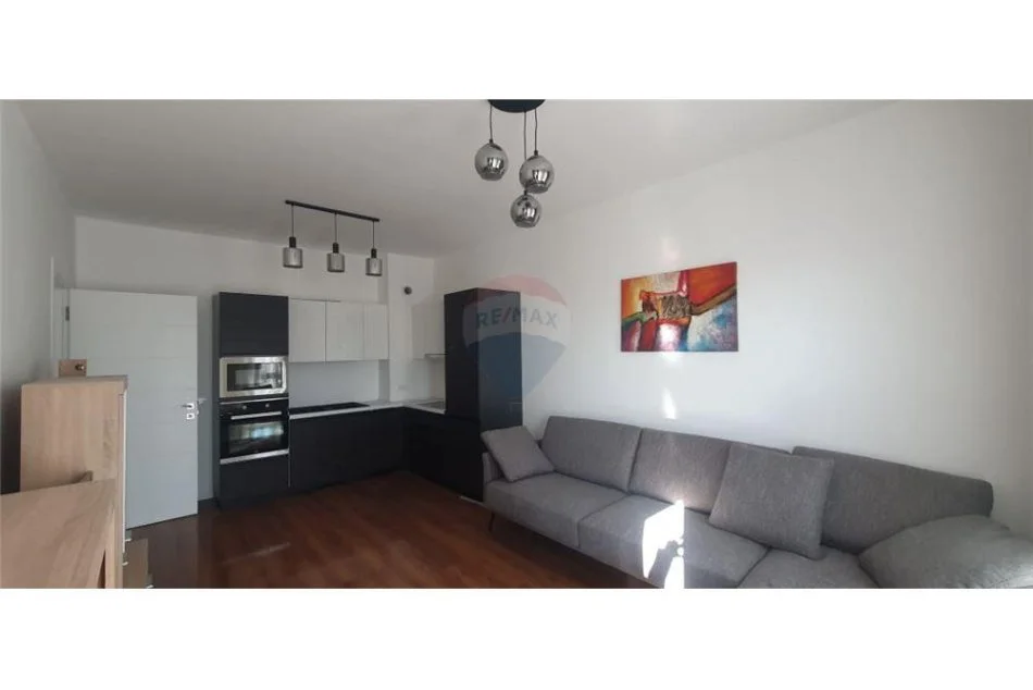 Tirane, jepet me qera apartament 1+1 , 550 € (Rruga e Dibres)