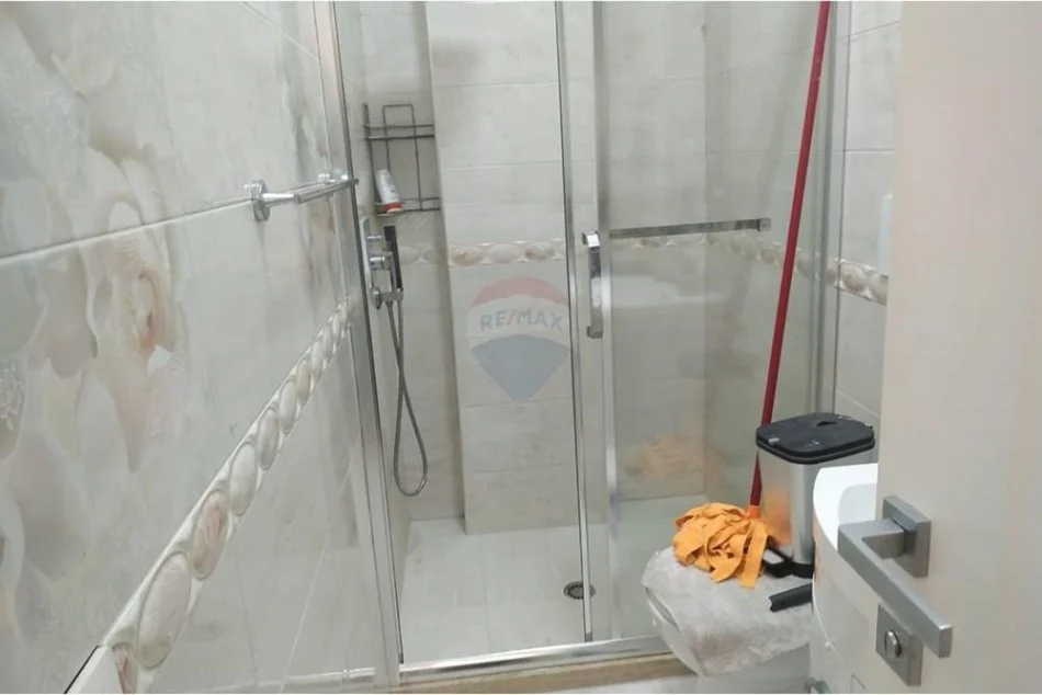 Tirane, jepet me qera apartament 1+1 , 450 € (Siri Kodra)